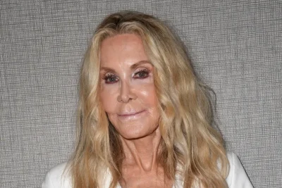 Joan Van Ark